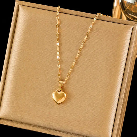 Goldene Amor's Halskette mit Herzanhänger und feiner Kette mit Kügelchen, elegant und romantisch