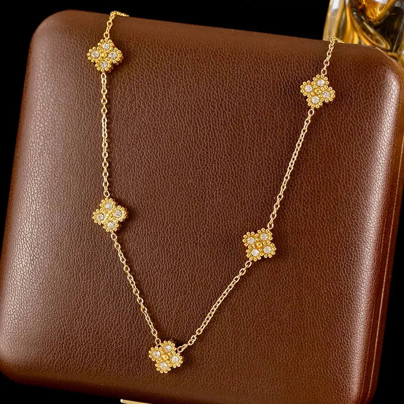  Klee-Zirkonia-Halskette
